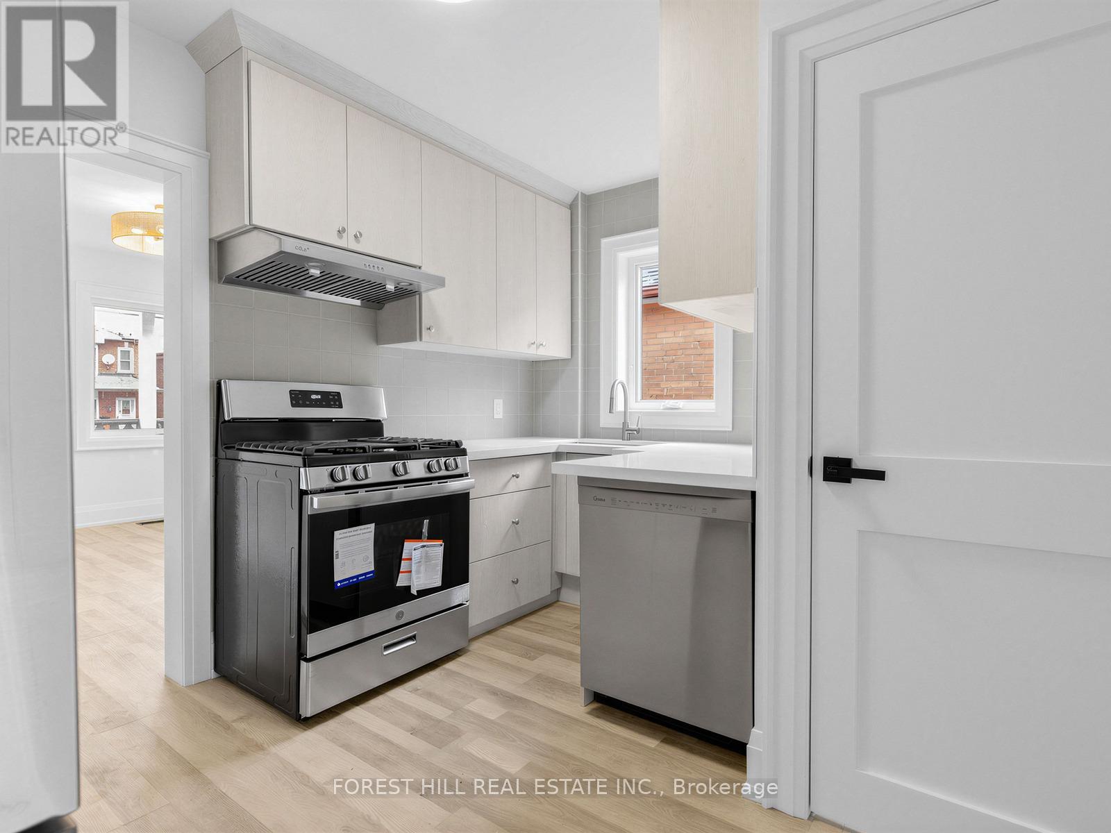 Main - 43 Belvidere Avenue, Toronto, Ontario  M6C 1P7 - Photo 13 - C13062914