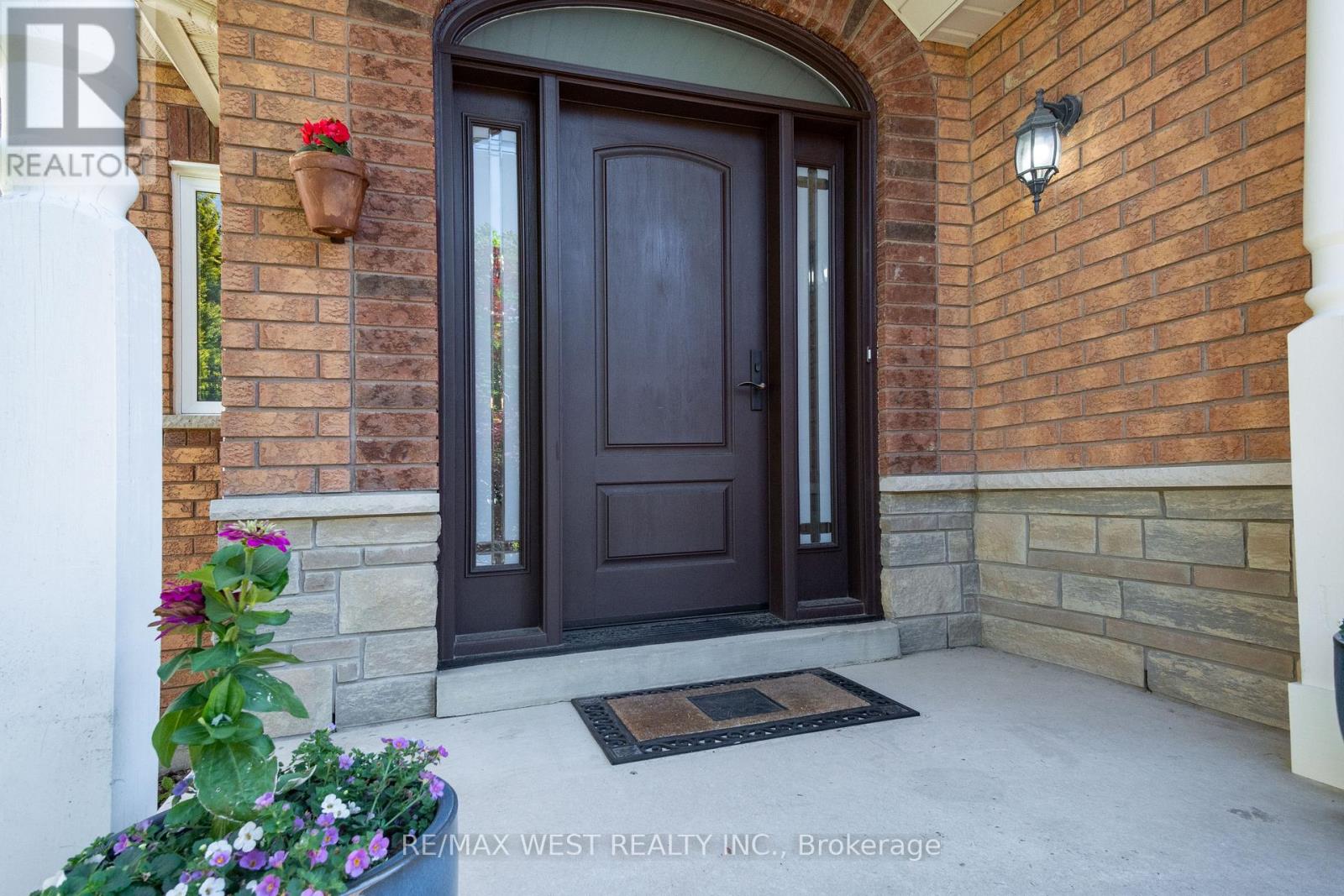 84 Castelli Court, Caledon, Ontario  L7E 2T8 - Photo 2 - W13045732