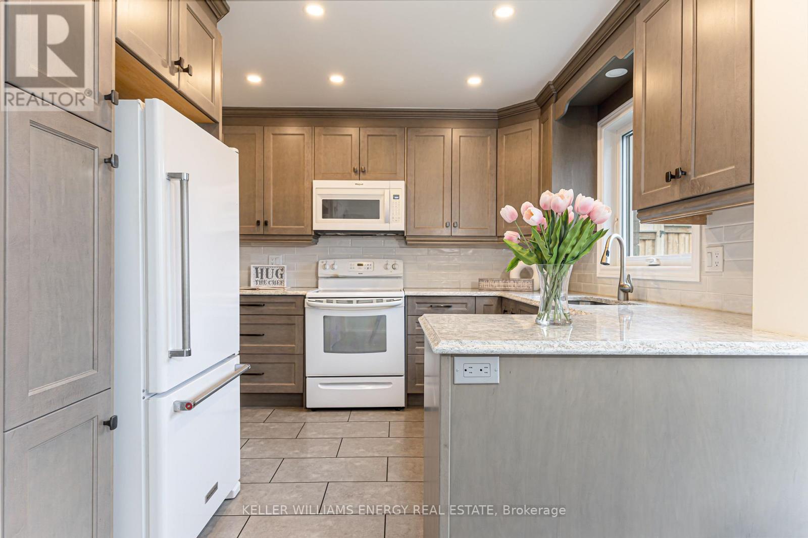 873 Lochness Crescent, Oshawa, Ontario L1J 7P9 - Photo 9 - E13063802