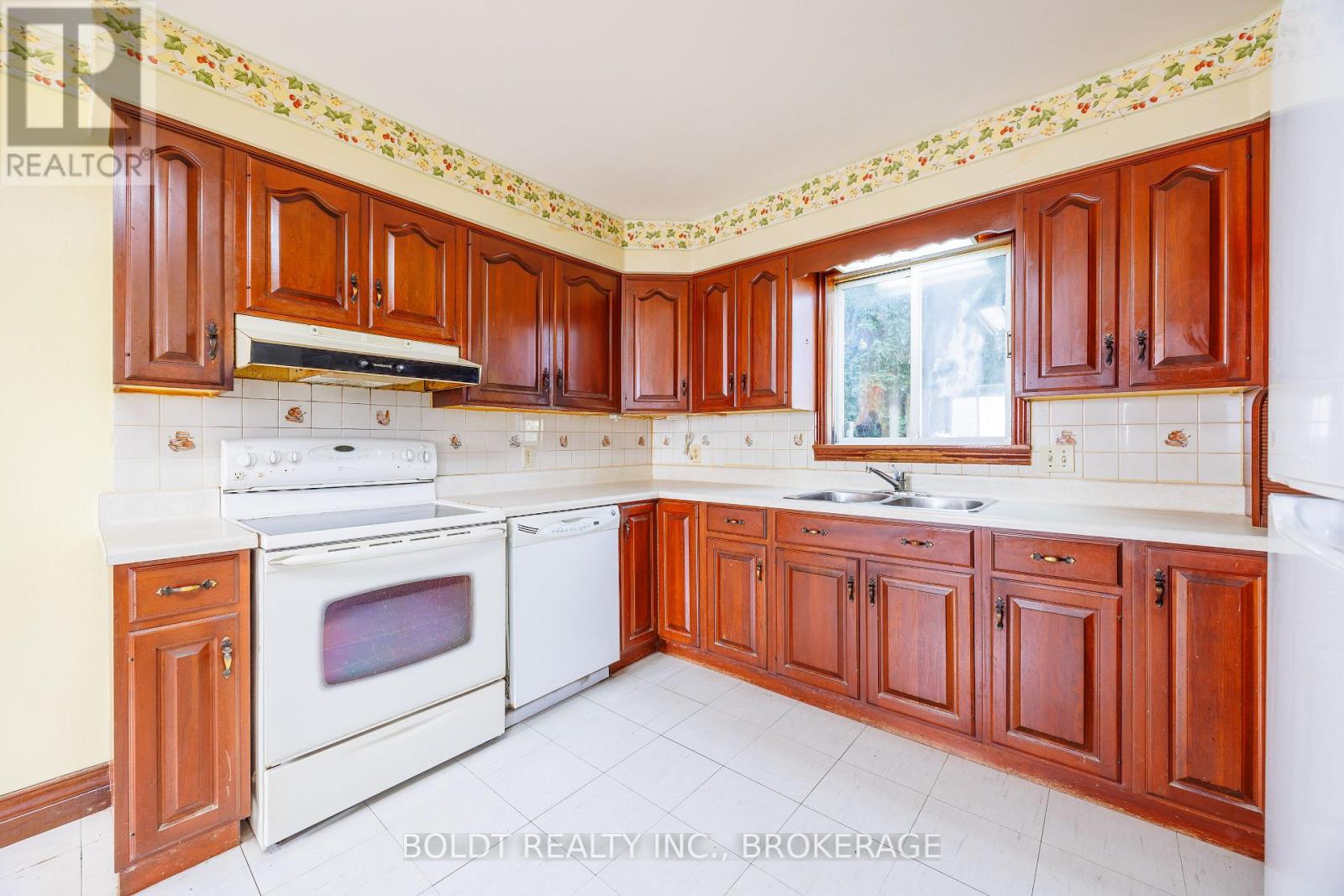 162 Dufferin Street E, St. Catharines, Ontario  L2R 2A5 - Photo 13 - X13056326