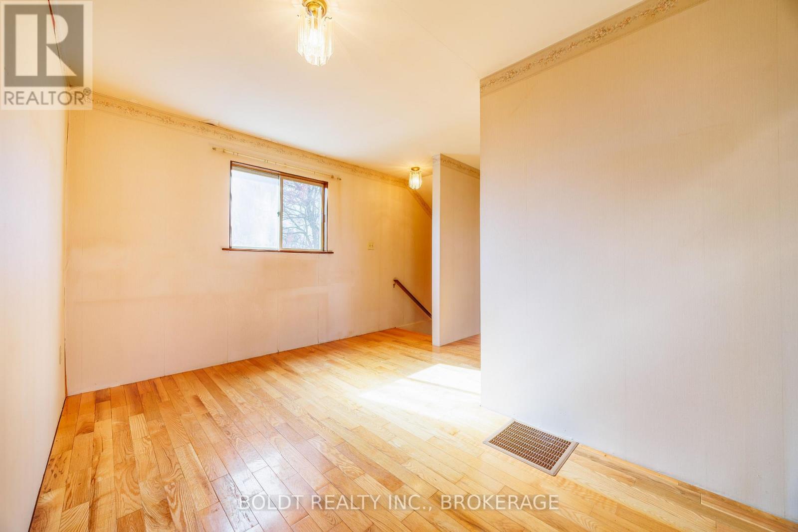 162 Dufferin Street E, St. Catharines, Ontario  L2R 2A5 - Photo 17 - X13056326