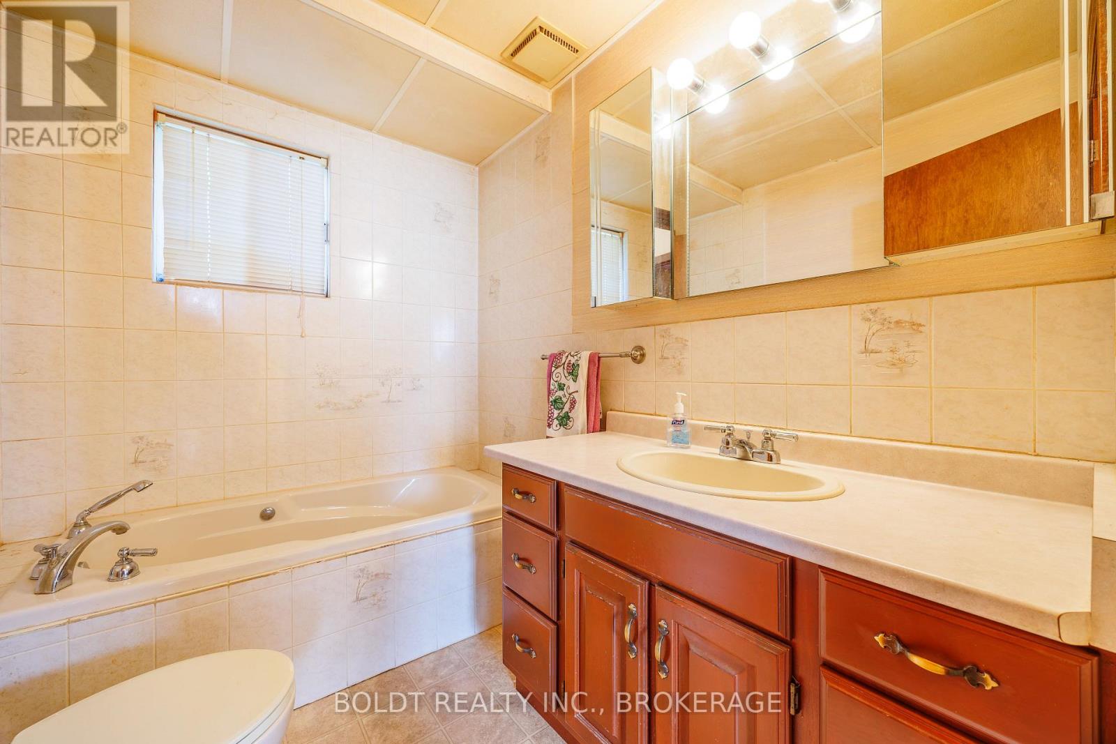 162 Dufferin Street E, St. Catharines, Ontario  L2R 2A5 - Photo 15 - X13056326