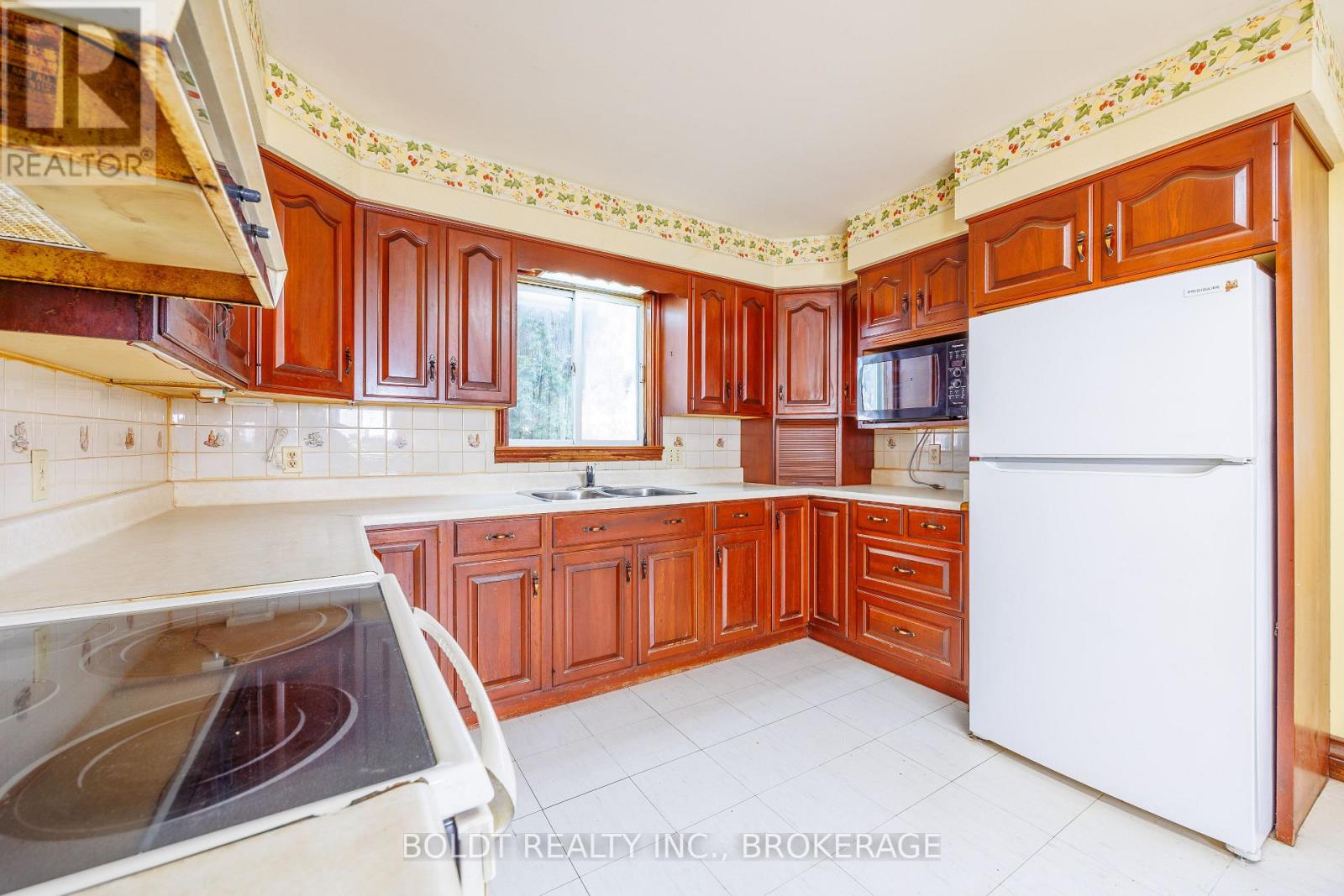 162 Dufferin Street E, St. Catharines, Ontario  L2R 2A5 - Photo 11 - X13056326