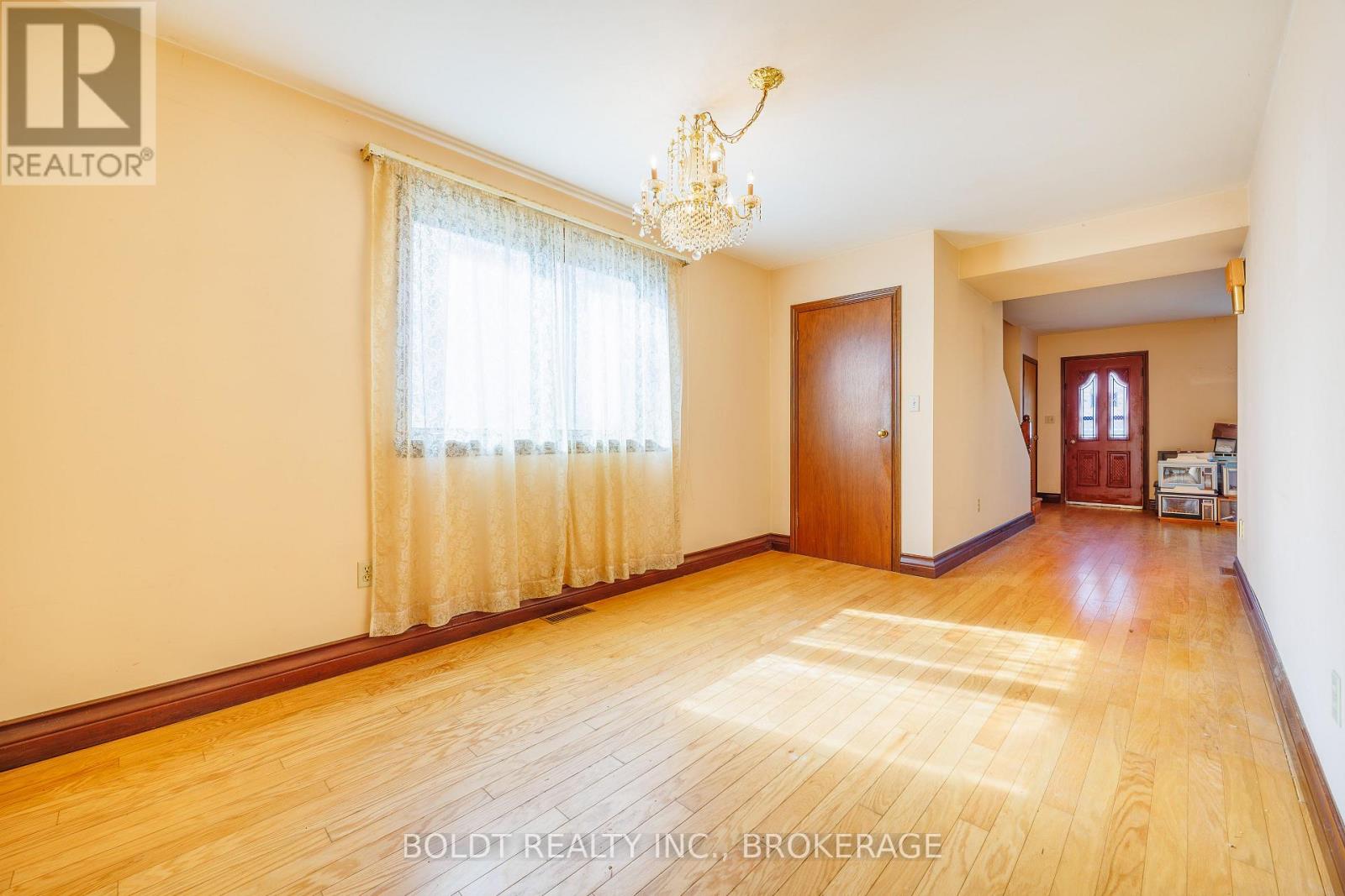 162 Dufferin Street E, St. Catharines, Ontario  L2R 2A5 - Photo 9 - X13056326