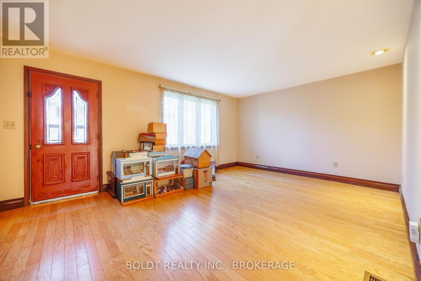 162 Dufferin Street E, St. Catharines, Ontario  L2R 2A5 - Photo 6 - X13056326