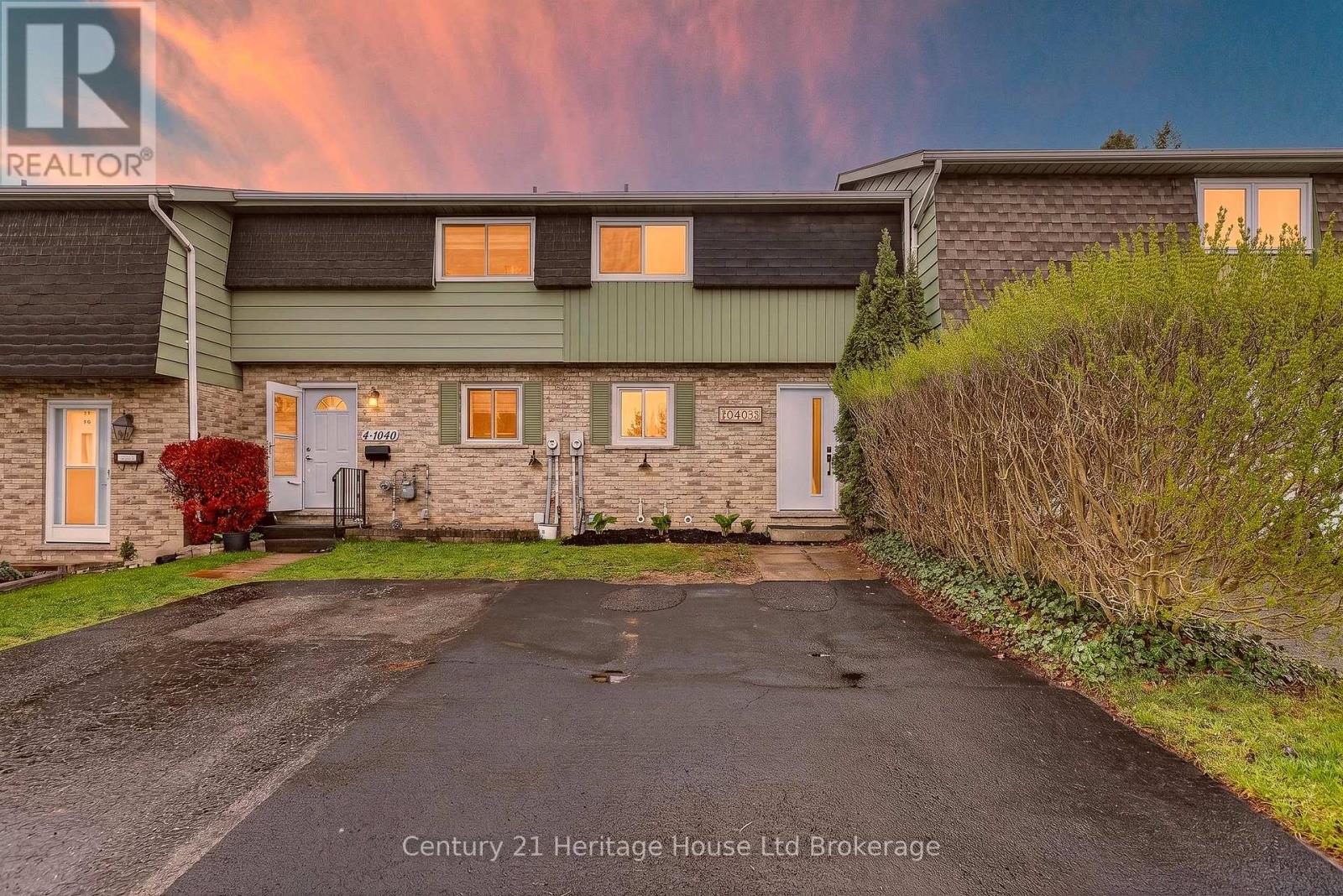 3 - 1040 Canfield Crescent