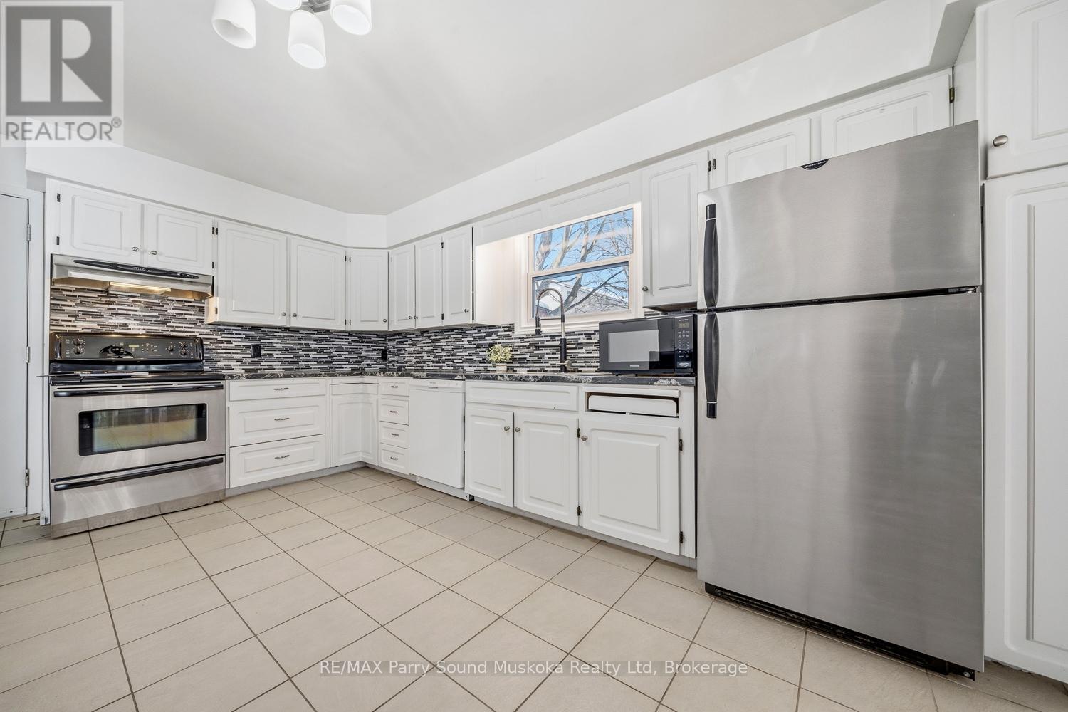 55 A Cascade Street E, Parry Sound, Ontario  P2A 1K3 - Photo 12 - X12843260
