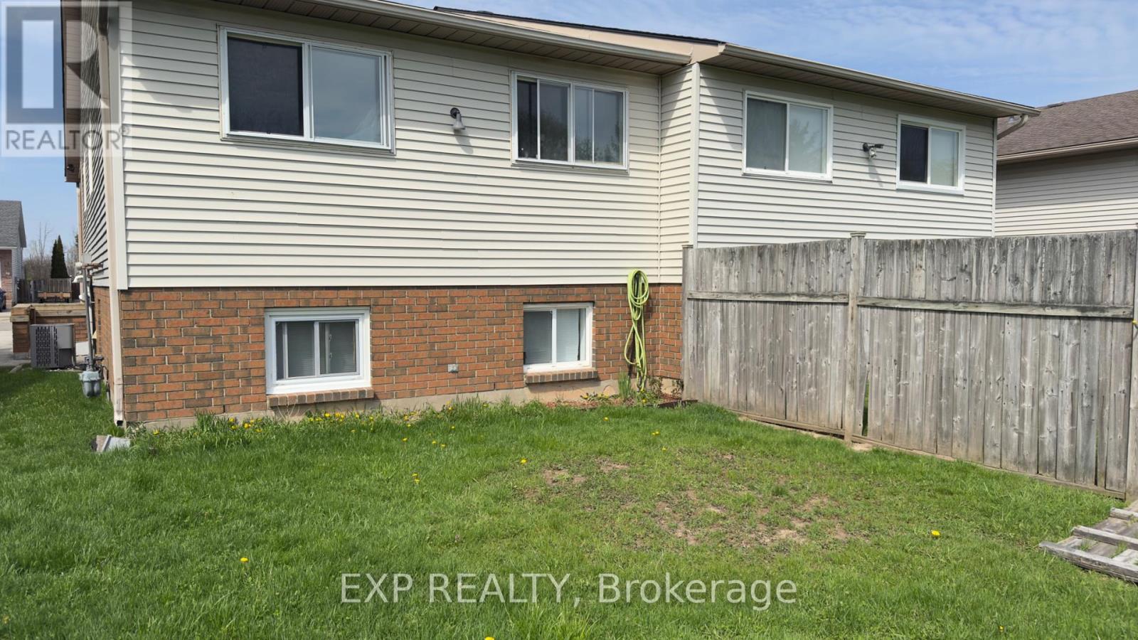 Upper - 41 Woodland Drive, Welland, Ontario  L3C 7C9 - Photo 13 - X13063624