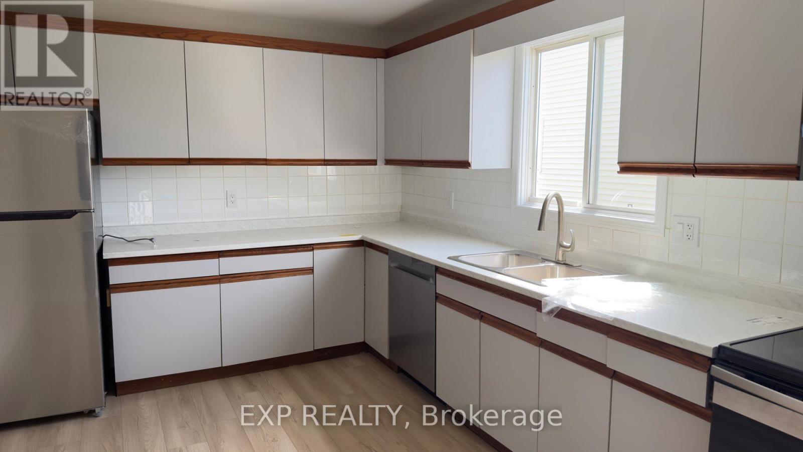 Upper - 41 Woodland Drive, Welland, Ontario  L3C 7C9 - Photo 3 - X13063624