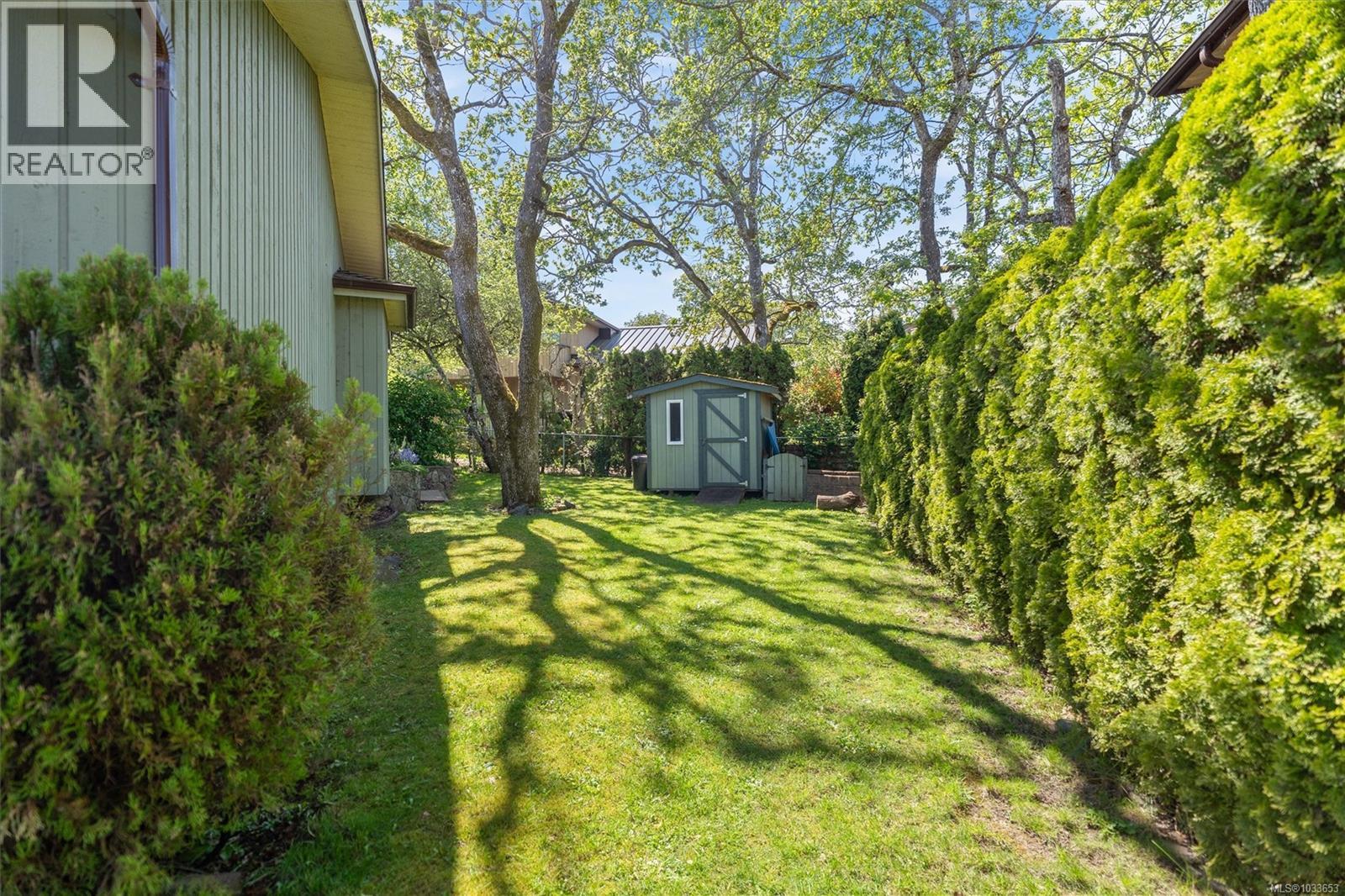 4066 Nicholson Crt, Saanich, British Columbia  V8Z 4S2 - Photo 5 - 1033653
