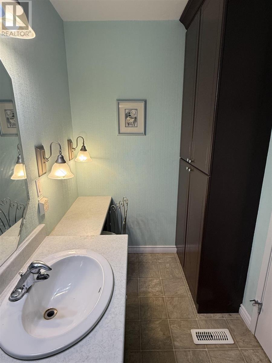 24 Mcquarrie Pl, Elliot Lake, Ontario  P5A 3C1 - Photo 32 - SM260630