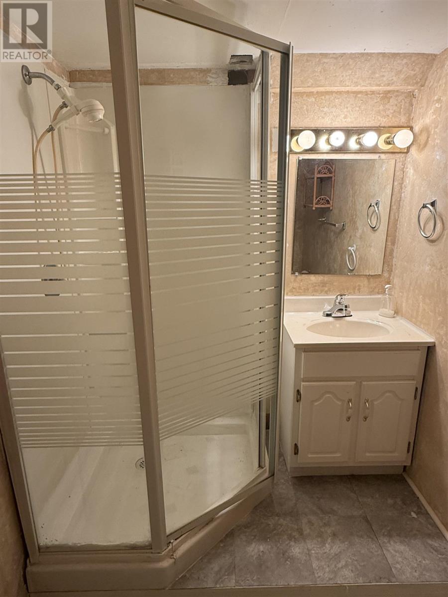 24 Mcquarrie Pl, Elliot Lake, Ontario  P5A 3C1 - Photo 40 - SM260630