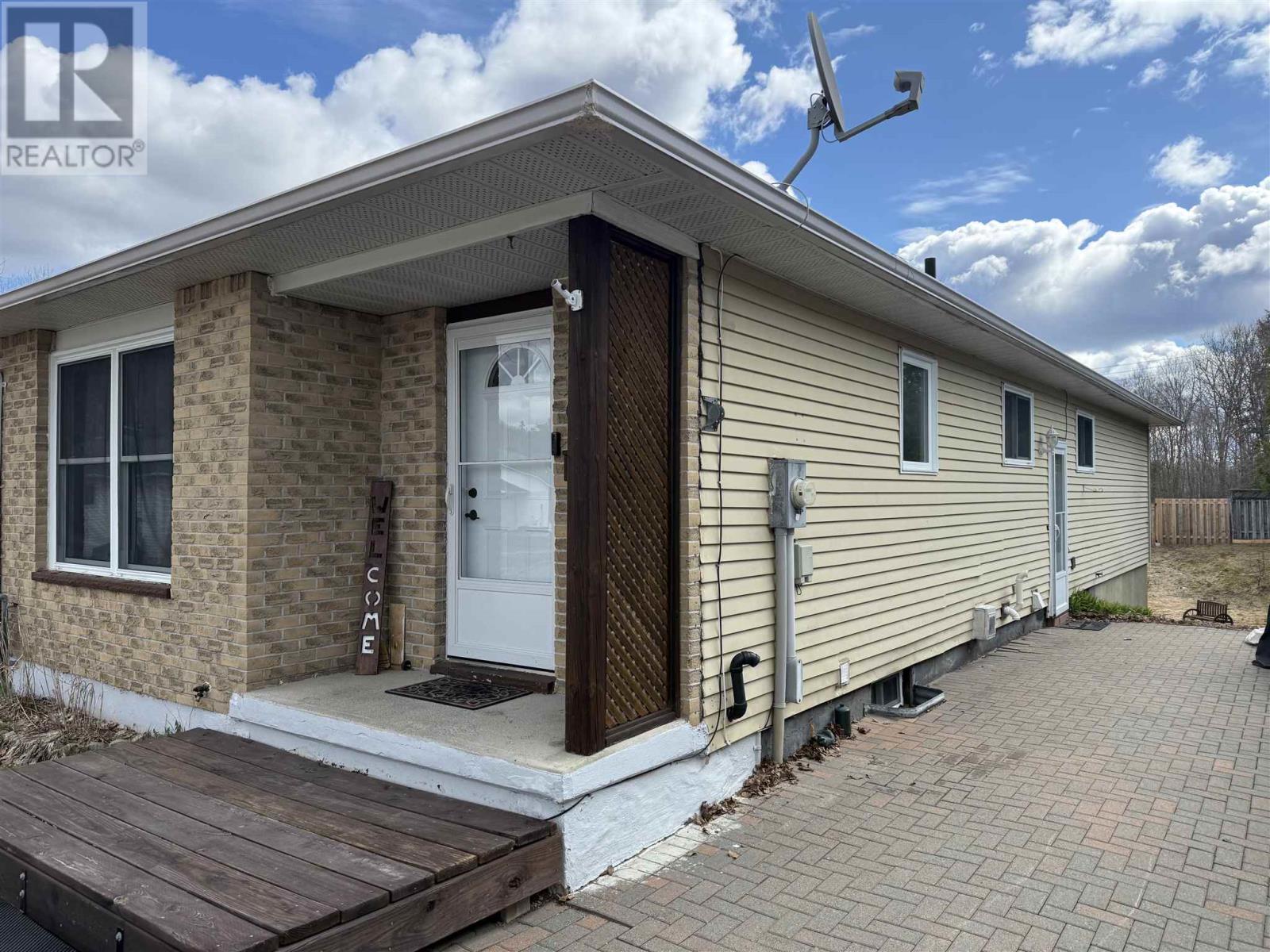 24 Mcquarrie Pl, Elliot Lake, Ontario  P5A 3C1 - Photo 5 - SM260630