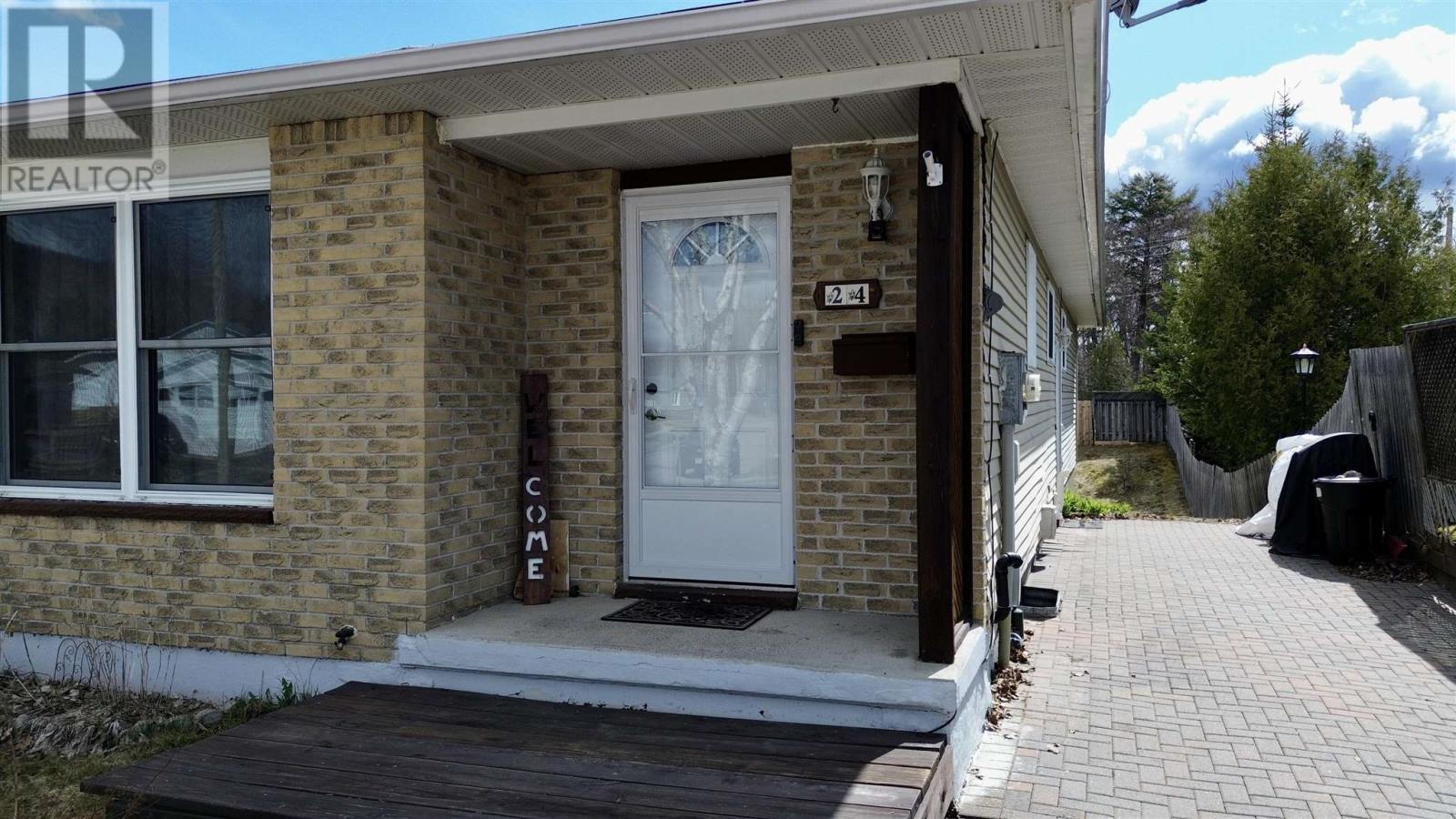 24 Mcquarrie Pl, Elliot Lake, Ontario  P5A 3C1 - Photo 3 - SM260630