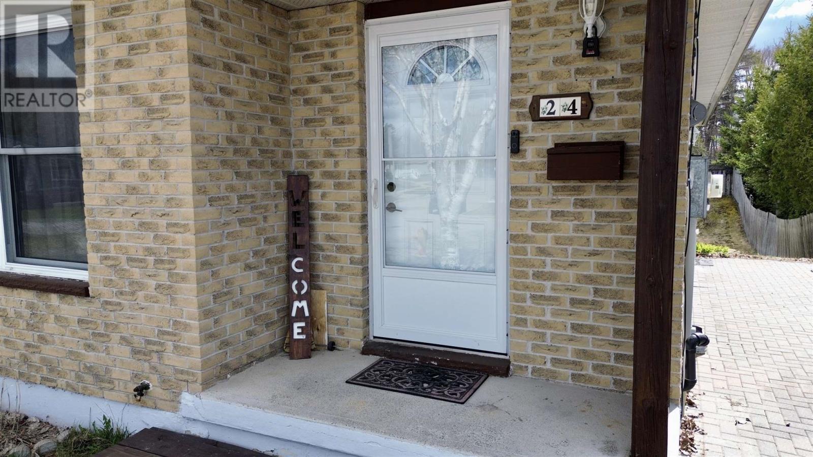 24 Mcquarrie Pl, Elliot Lake, Ontario  P5A 3C1 - Photo 4 - SM260630