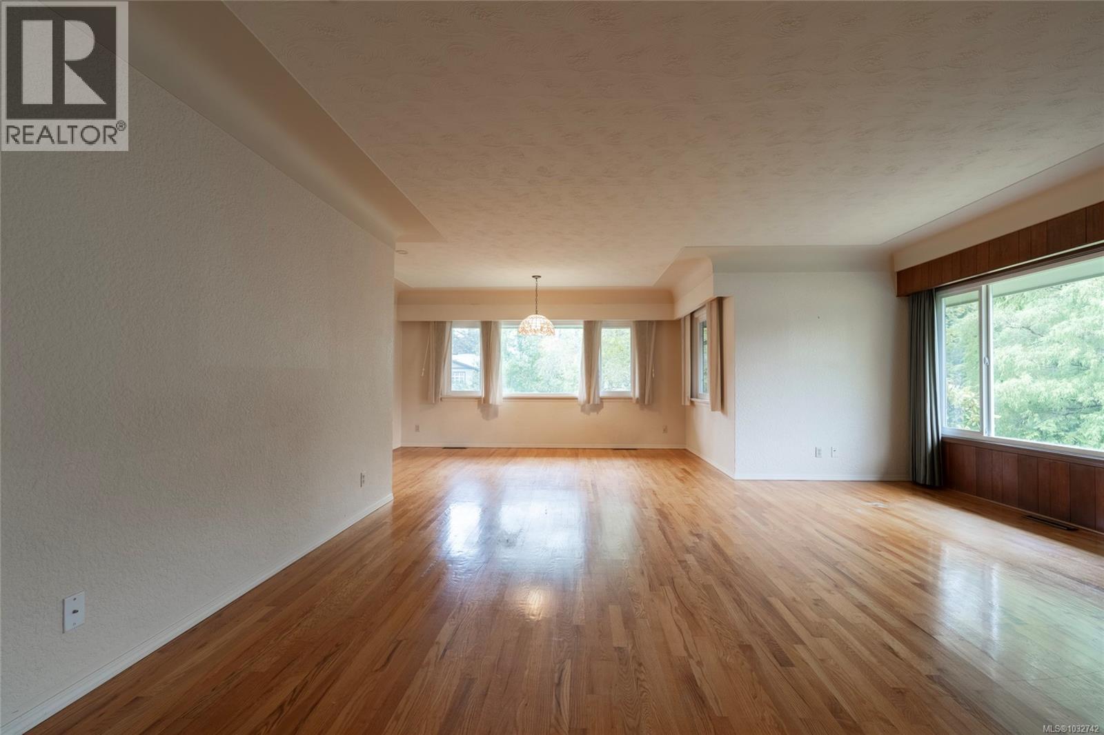 1794 Barrie Rd, Saanich, British Columbia  V8N 2W7 - Photo 3 - 1032742