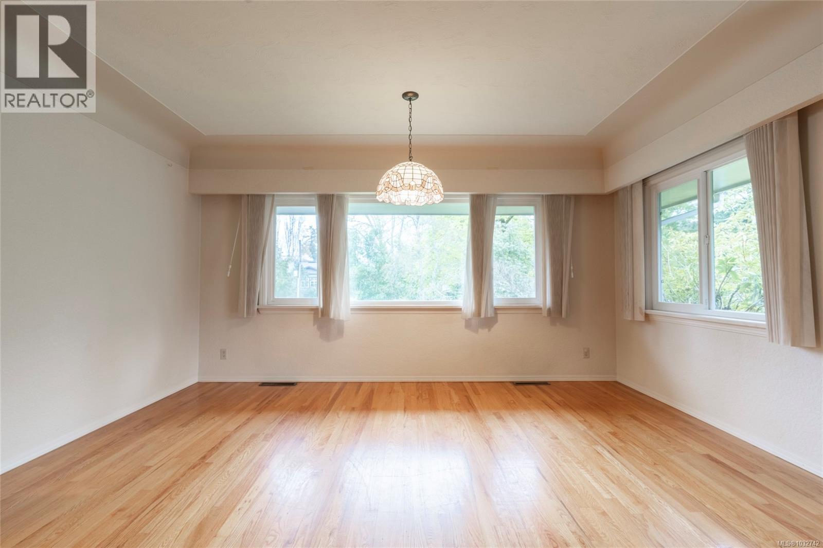 1794 Barrie Rd, Saanich, British Columbia  V8N 2W7 - Photo 22 - 1032742