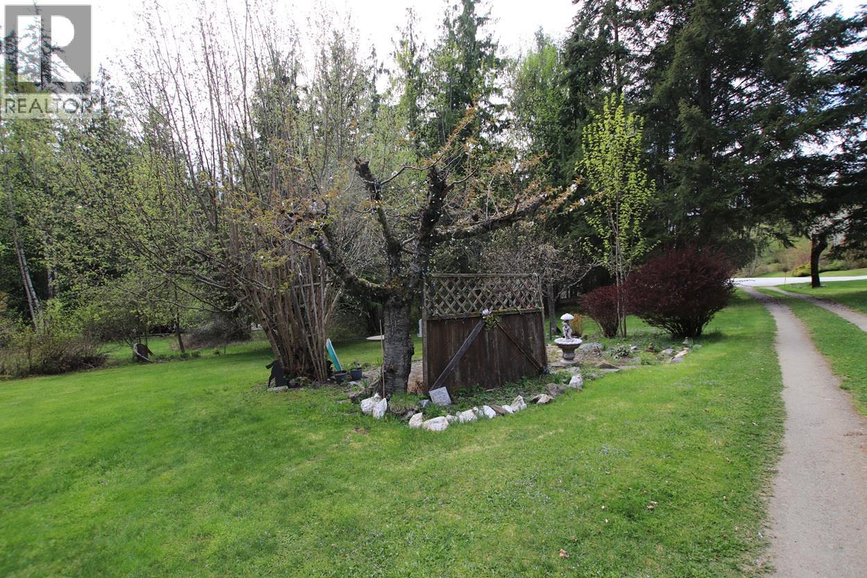 432 Bayles Road, Nakusp, British Columbia  V0G 1R1 - Photo 4 - 10385445