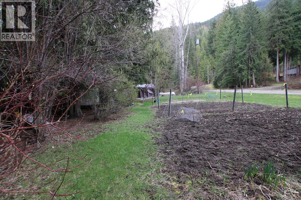 432 Bayles Road, Nakusp, British Columbia  V0G 1R1 - Photo 24 - 10385445