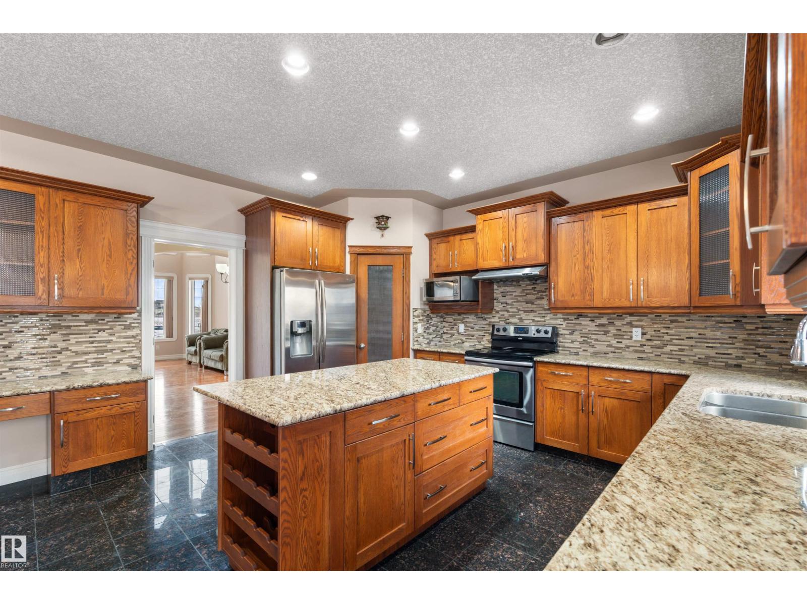 9203 160 Av Nw, Edmonton, Alberta  T5Z 0A9 - Photo 14 - E4484898