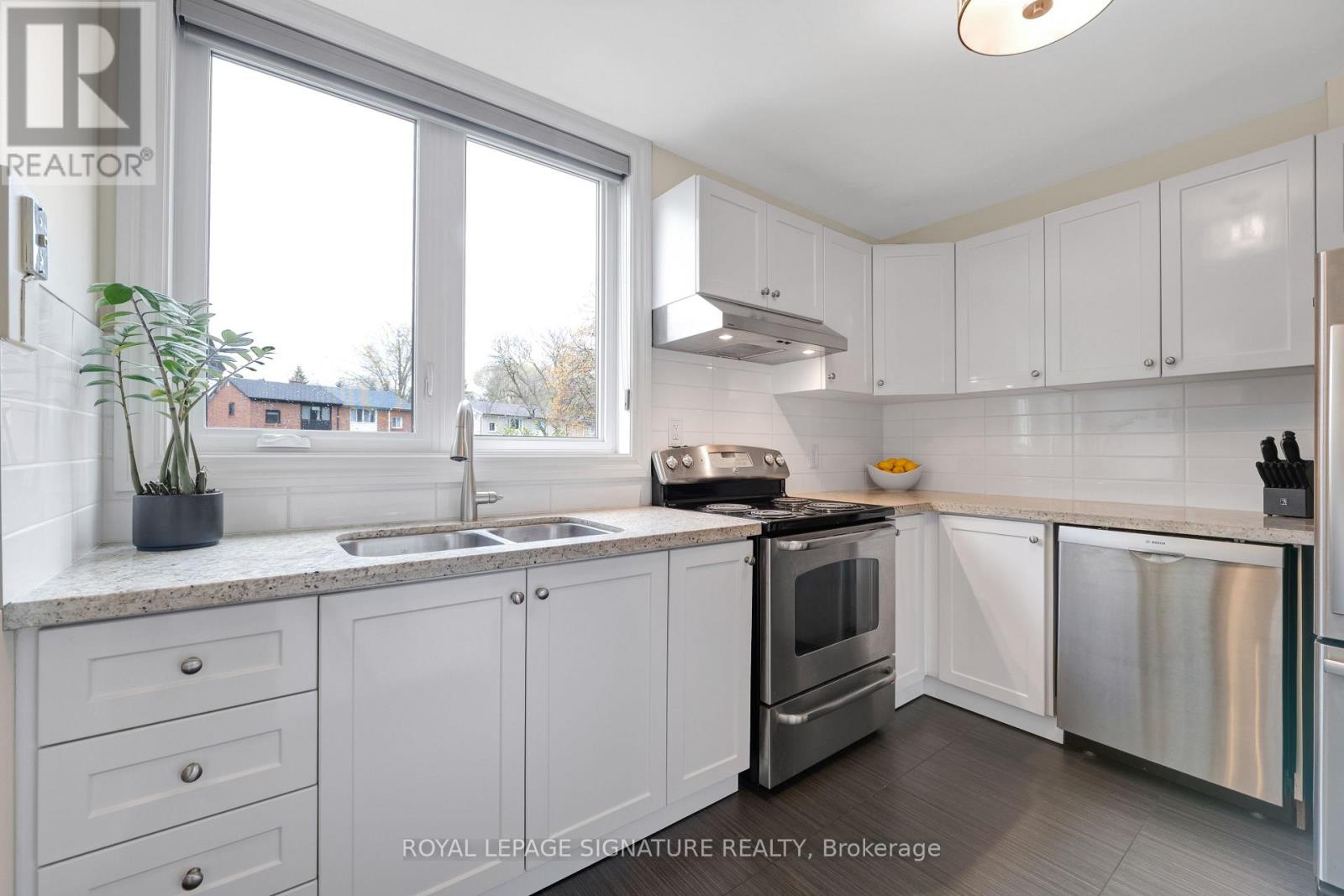 16 Veery Place, Toronto, Ontario  M3C 2E1 - Photo 10 - C13063746