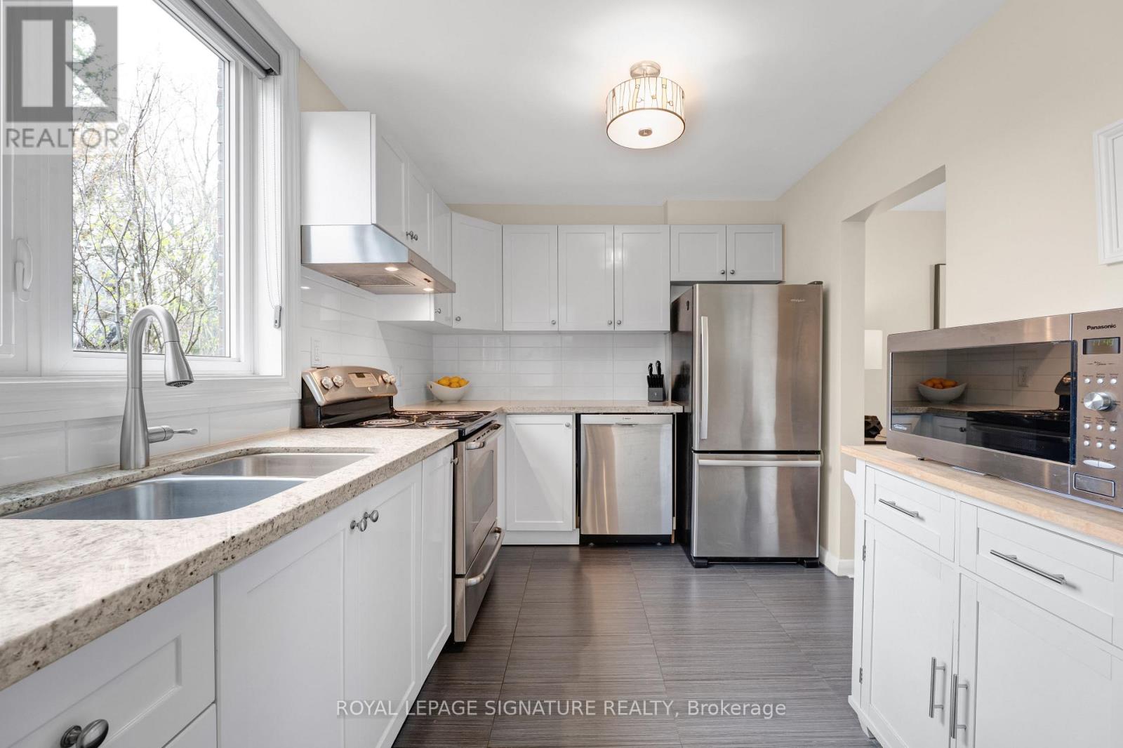 16 Veery Place, Toronto, Ontario  M3C 2E1 - Photo 11 - C13063746