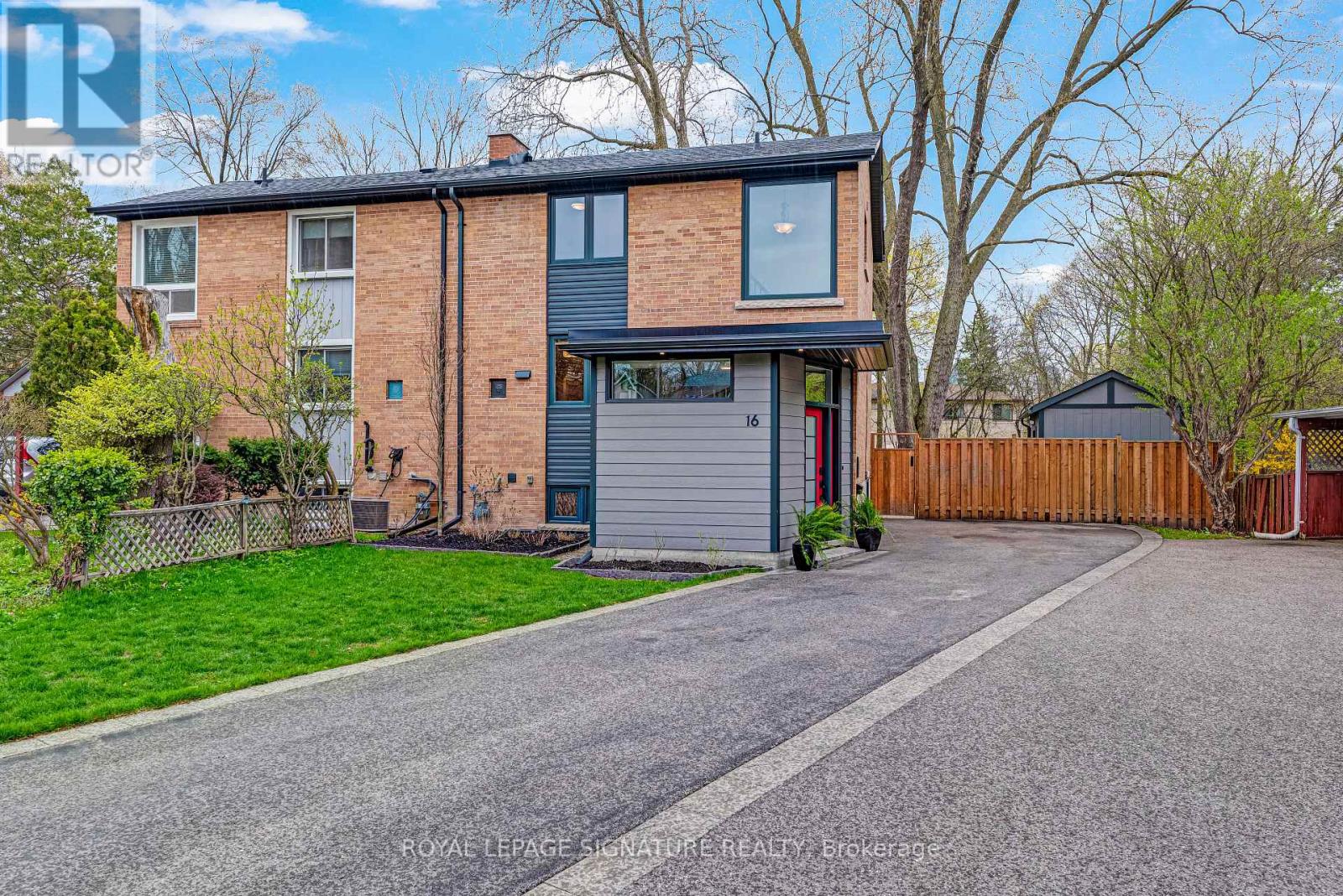 16 Veery Place, Toronto, Ontario  M3C 2E1 - Photo 2 - C13063746