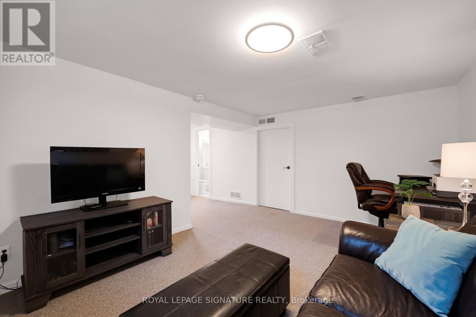 16 Veery Place, Toronto, Ontario  M3C 2E1 - Photo 21 - C13063746