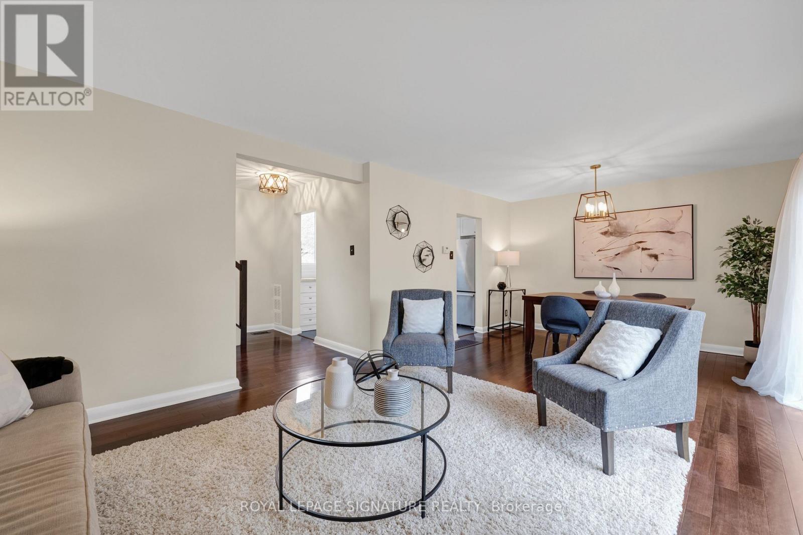 16 Veery Place, Toronto, Ontario  M3C 2E1 - Photo 7 - C13063746