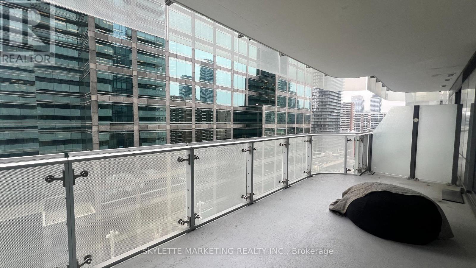 1002 - 1 Bloor Street E, Toronto, Ontario  M4W 0A8 - Photo 17 - C13063826