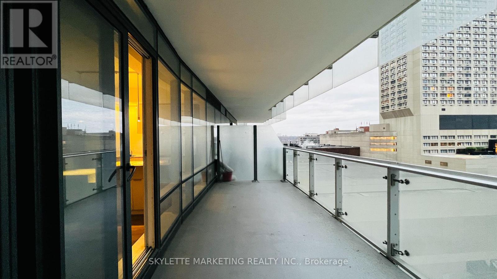 1002 - 1 Bloor Street E, Toronto, Ontario  M4W 0A8 - Photo 19 - C13063826