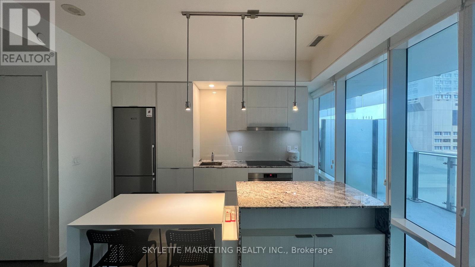 1002 - 1 Bloor Street E, Toronto, Ontario  M4W 0A8 - Photo 2 - C13063826