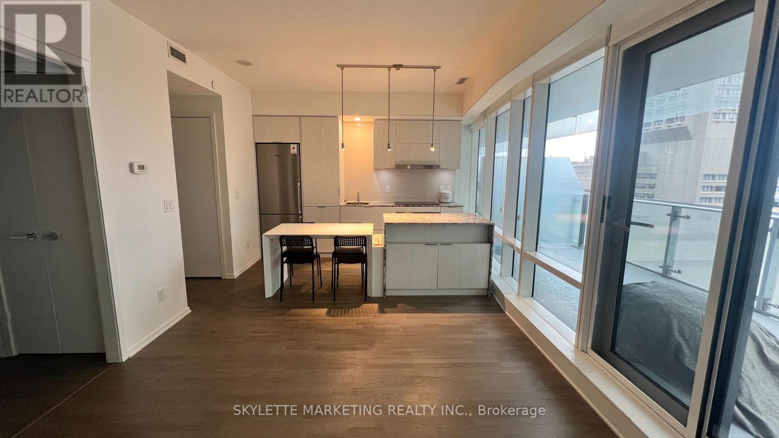 1002 - 1 Bloor Street E, Toronto, Ontario  M4W 0A8 - Photo 3 - C13063826