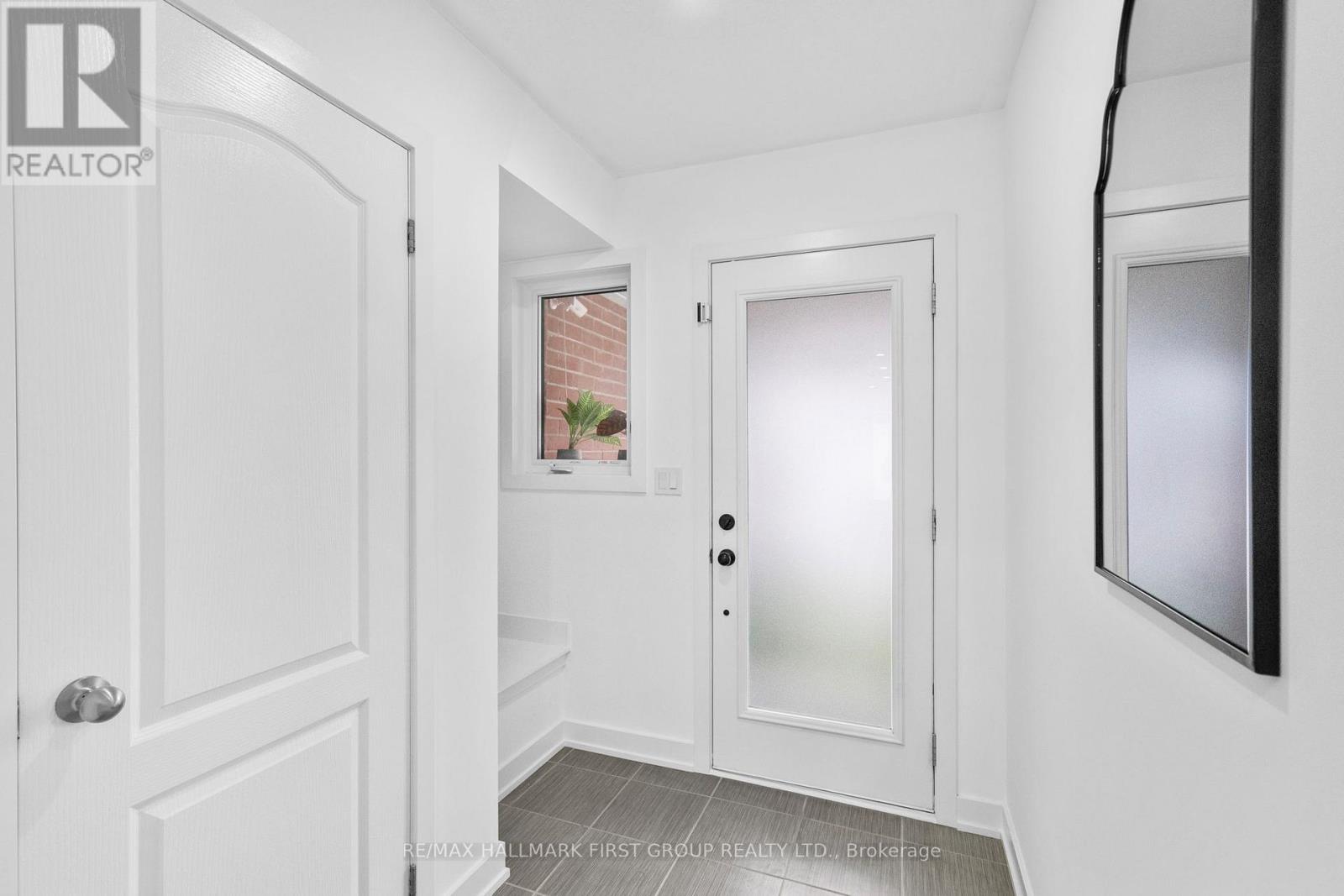990 Kicking Horse Path, Oshawa, Ontario  L1J 0B4 - Photo 5 - E13063858