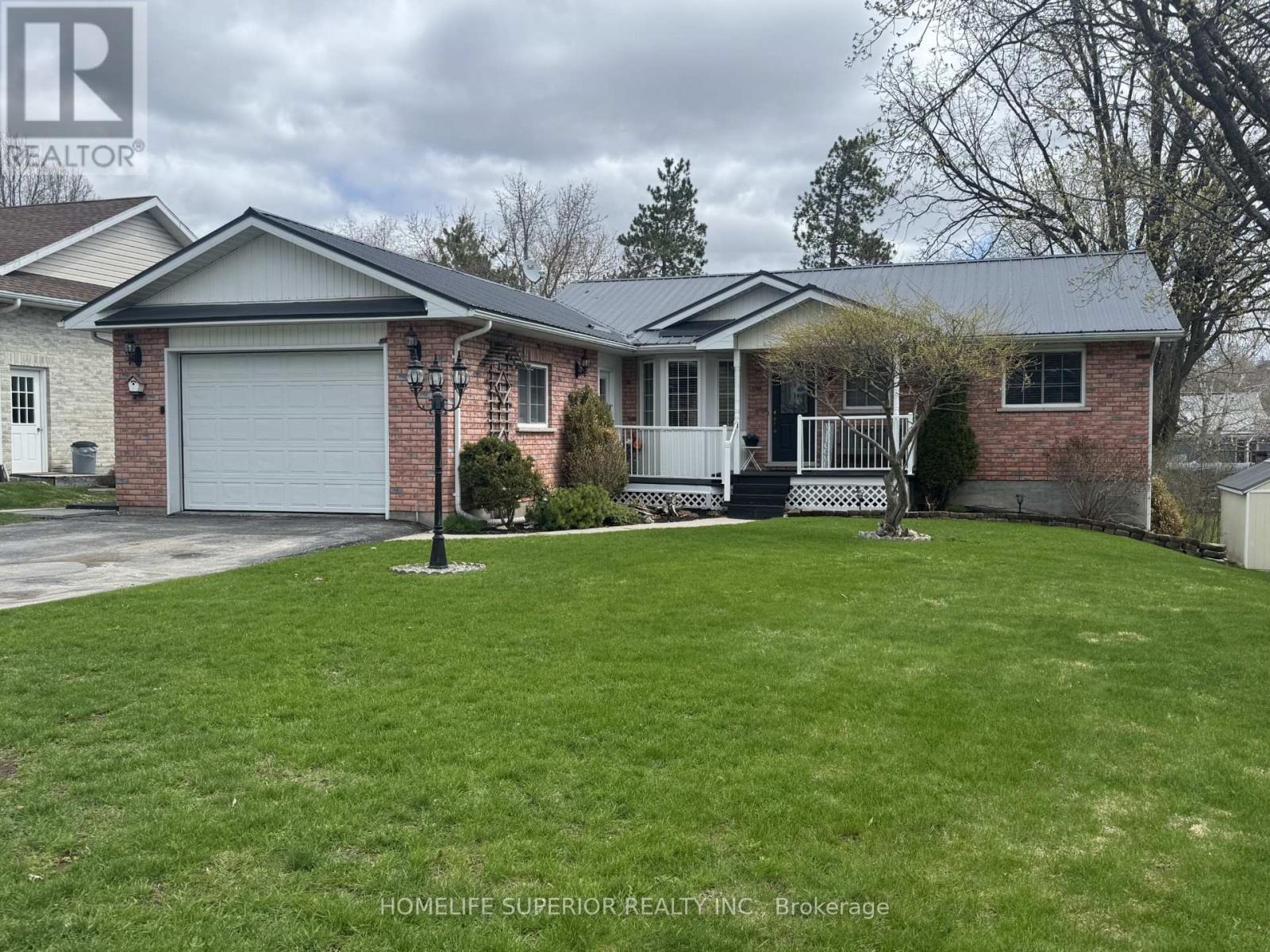 35 NELSON STREET, Centre Hastings, Ontario