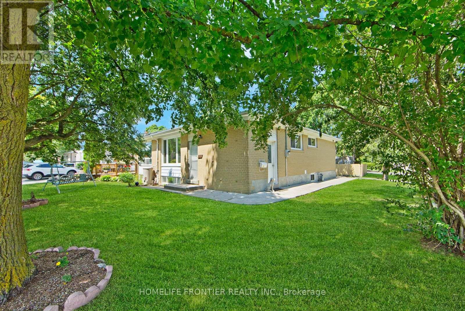 Main Floor - 261 Taylor Mills Drive, Richmond Hill, Ontario  L4C 2T8 - Photo 2 - N13059166