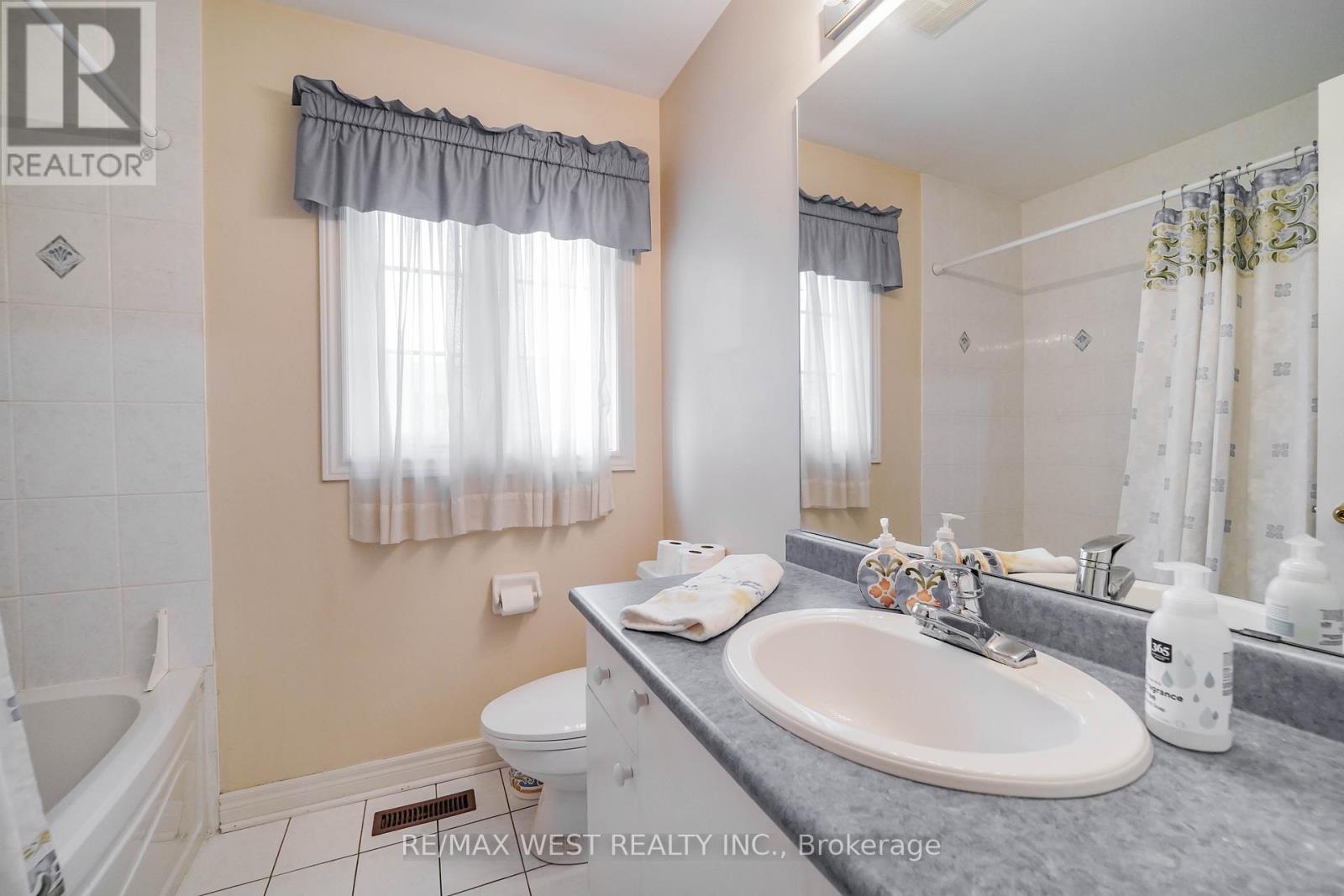 149 Foxchase Avenue, Vaughan, Ontario  L4L 9H3 - Photo 10 - N13063808
