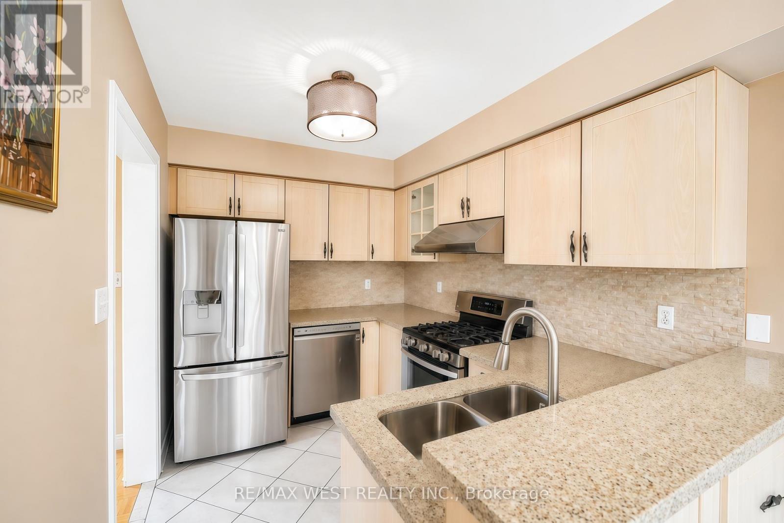 149 Foxchase Avenue, Vaughan, Ontario  L4L 9H3 - Photo 5 - N13063808