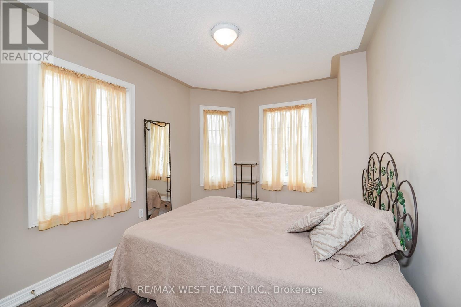 149 Foxchase Avenue, Vaughan, Ontario  L4L 9H3 - Photo 9 - N13063808