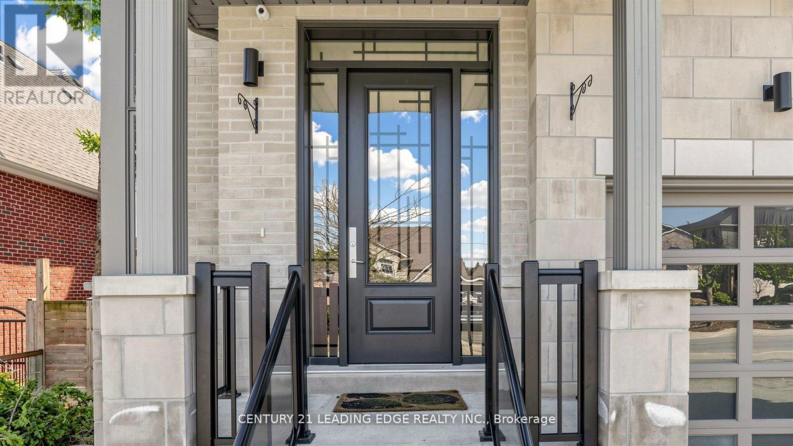 27 Poplar Drive, Richmond Hill, Ontario  L4E 2Y4 - Photo 2 - N13063828