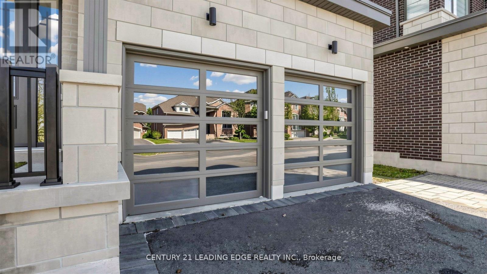 27 Poplar Drive, Richmond Hill, Ontario  L4E 2Y4 - Photo 3 - N13063828
