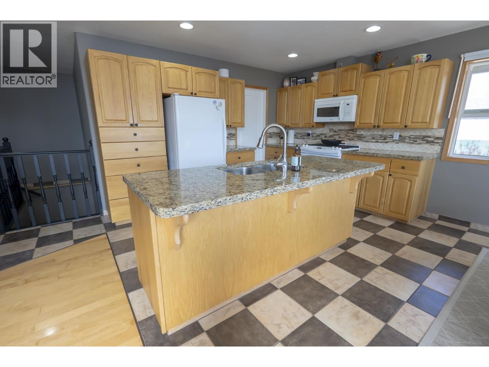 2070 Sweder Road, Fort St. James, British Columbia  V0J 1P0 - Photo 7 - R3117359