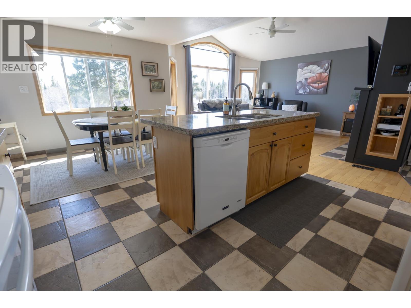 2070 Sweder Road, Fort St. James, British Columbia  V0J 1P0 - Photo 10 - R3117359