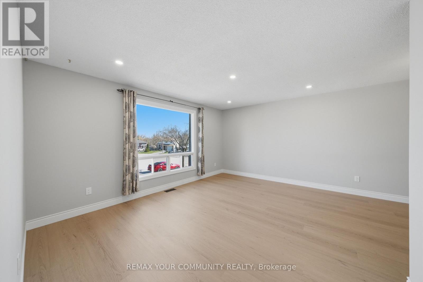 Main - 56 Mcconkey Place, Barrie (Allandale Heights), Ontario  L4N 6H3 - Photo 4 - S13063702