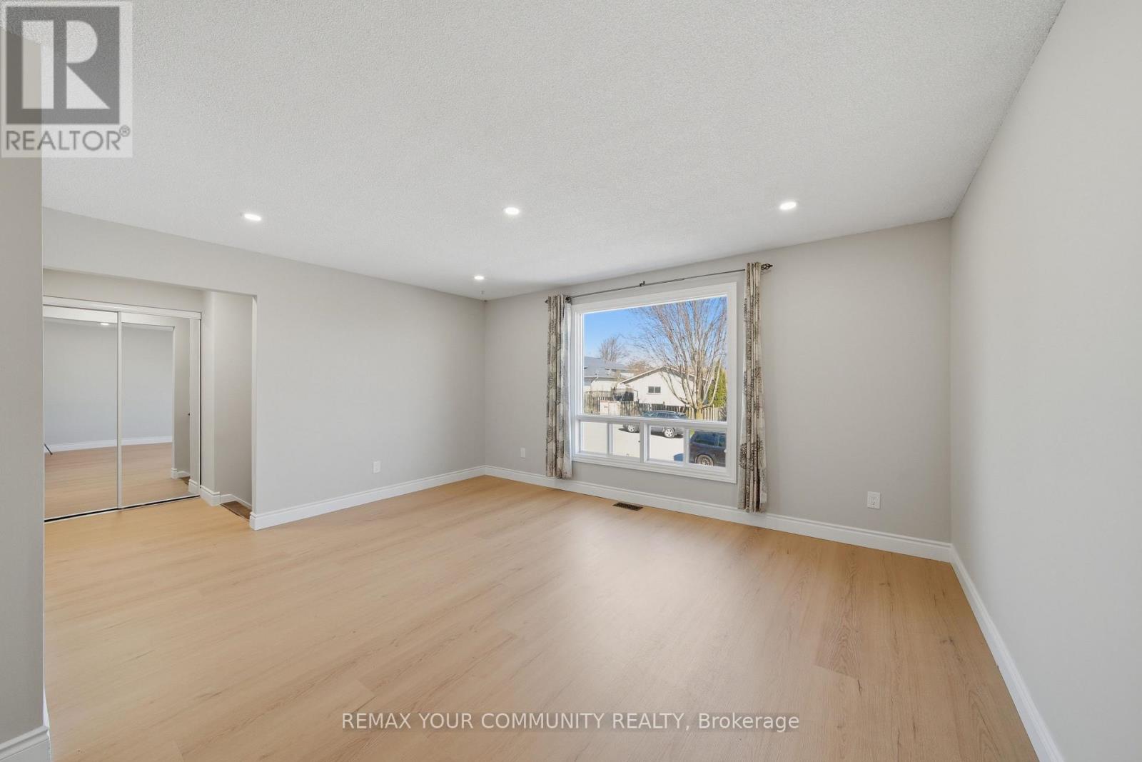 Main - 56 Mcconkey Place, Barrie (Allandale Heights), Ontario  L4N 6H3 - Photo 5 - S13063702