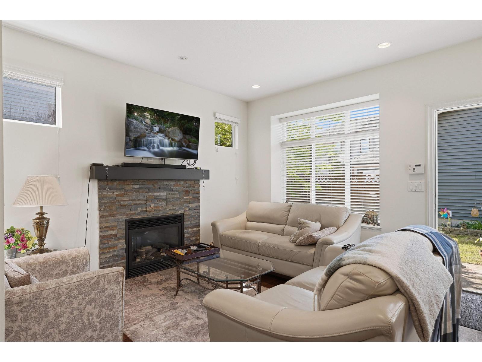 6909 208b Street, Langley, British Columbia  V2Y 0G3 - Photo 13 - R3085865