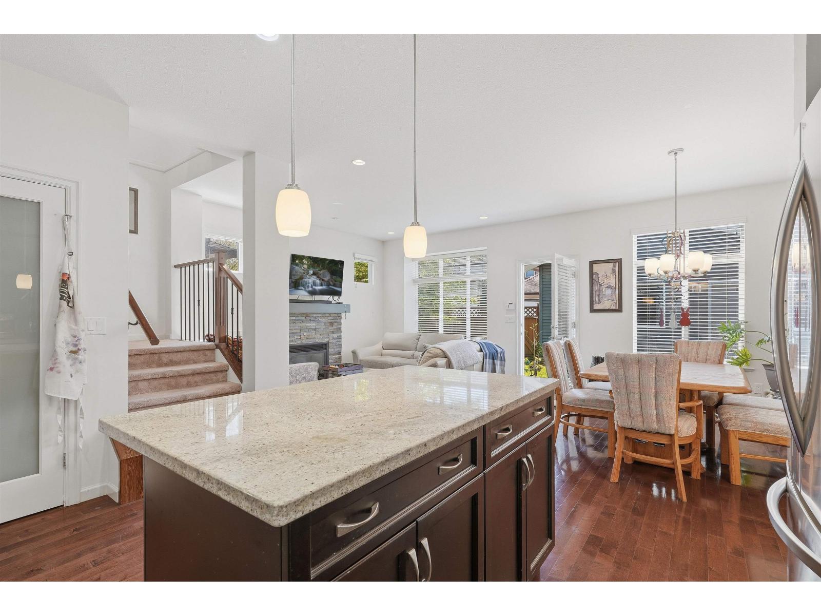 6909 208b Street, Langley, British Columbia  V2Y 0G3 - Photo 6 - R3085865