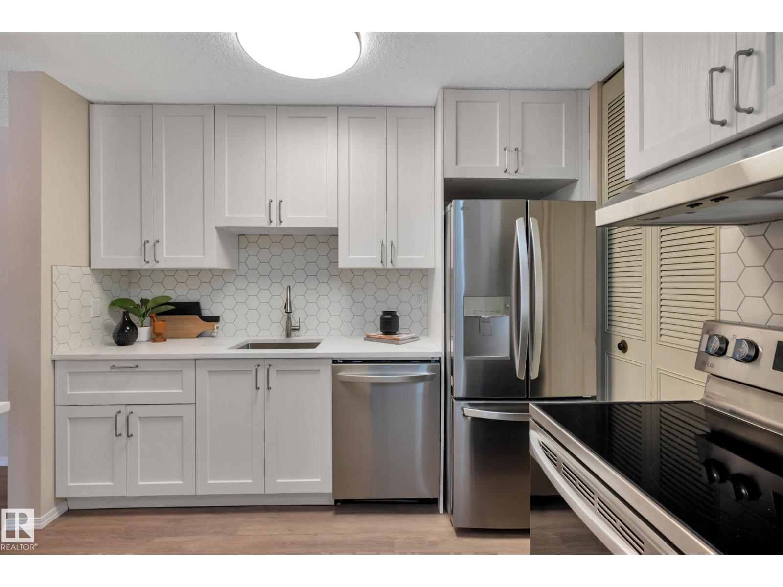 248 Surrey Gardens Gd Nw, Edmonton, Alberta  T5T 1Z3 - Photo 4 - E4484907