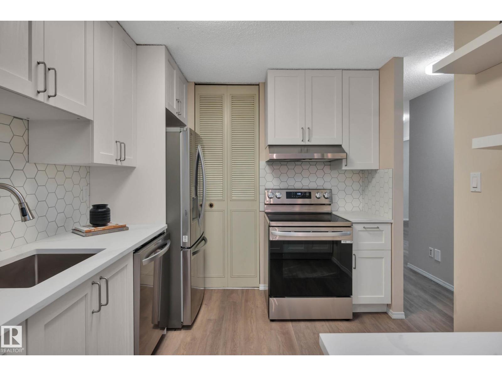 248 Surrey Gardens Gd Nw, Edmonton, Alberta  T5T 1Z3 - Photo 7 - E4484907