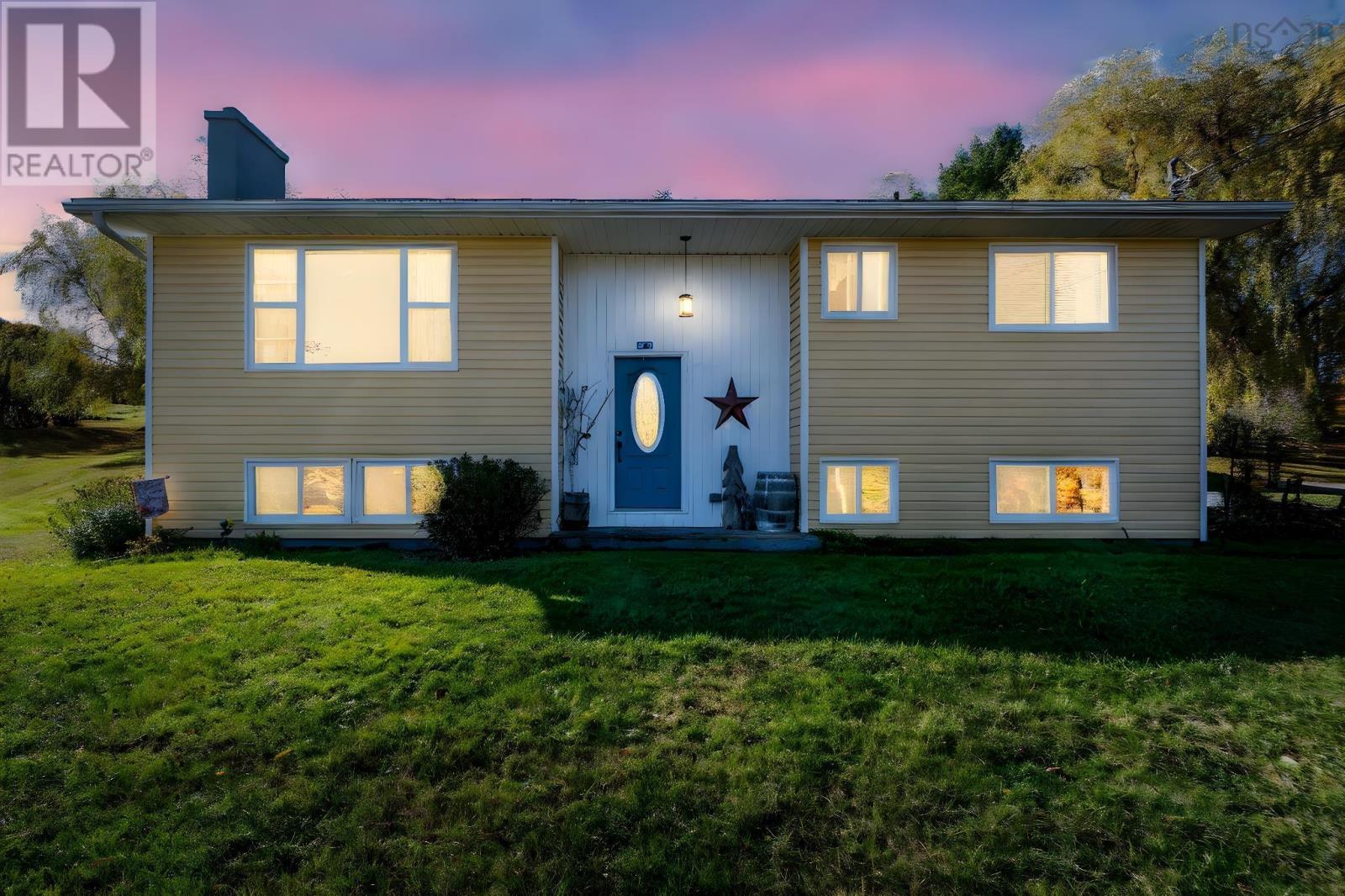 25 Maple Avenue, Hantsport, Nova Scotia